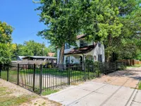 3-bedroom Modern home in welcoming Topeka with WiFi, AC - Homestays