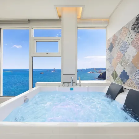 Samcheok White Romantic Pension
