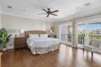 Biggest Yard in Area, Spa, Movie Theater & Game Room, On Lake&Across Gulf, 7 Bed - Jacuzzi