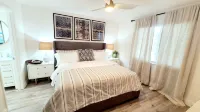 POSHPADZ Kai Villa-Water Views, Balcony, Walk to Jupiter Beach Sleeps 4 - Boutique