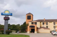 Days Inn by Wyndham Flint / Bishop International Airport Hotels near Genesee Valley Trail