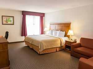 Quality Inn and Suites Indianapolis