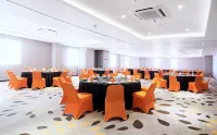 J Hotel - Bandara Soekarno Hatta Hotels in Benda