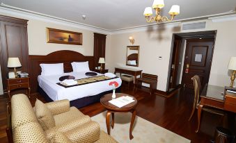 GLK PREMIER Regency Suites & Spa