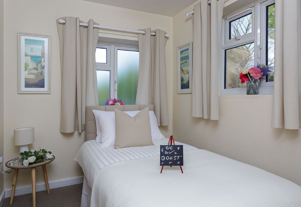 Luxury Burgess Apartments,Southampton Updated 2024 Reviews & Prices