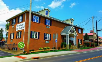Lodging on the Square