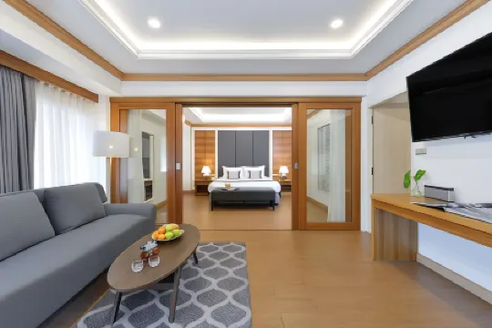 The Beverly Hotel Pattaya Отели рядом с достопримечательностью «Пешеходная улица Паттайя»