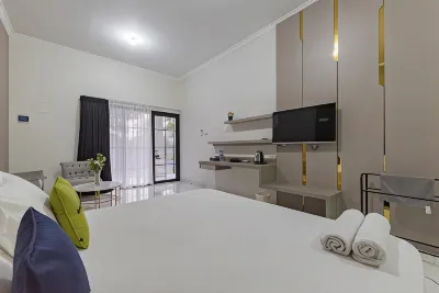 Urbanview Hotel Khayrizsan Tasikmalaya by RedDoorz Hotel dekat Toko Sahara