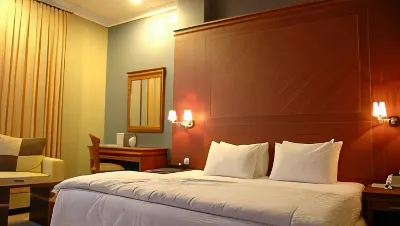 Gold Inn Hotel (Hotel Idola)