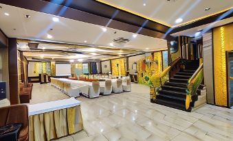 Hotel Taj Heights