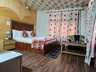 Goroomgo Blue Pine Jammu & Kashmir Hotels near Machun valley