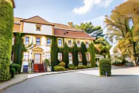 Stadtschloß Hecklingen Hotels near University of Applied Police Sciences Saxony-Anhalt