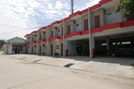 RedDoorz Near Jalan Kolonel Haji Burlian Palembang Отели в г. Karya Baru