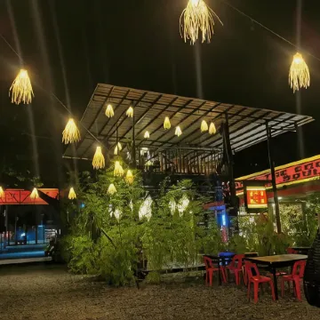 100% Cafe Moto Hostel