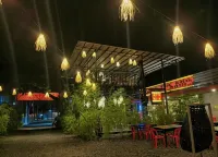 100% Cafe Moto Hostel