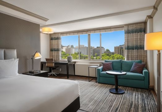 3. 더 리버 인 어..