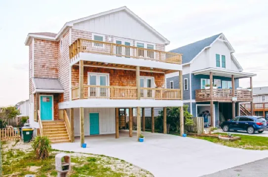 Ocean Views, New Custom Home, Direct Beach Access, CLEAN, Near Pier, + EZ Cart
