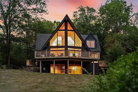 Cozy Chalet in Charming Front Royal with Stunning Views and Refinished Basement!