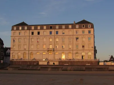 Studio, face sea, in residence of style "belle époque" on the breakwater of Wimereux Hotels near Le Speranza