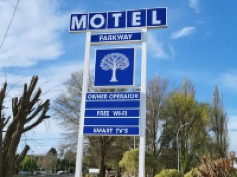 Parkway Motel Hotels in Queanbeyan