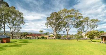 Eden Nimo Motel Отели рядом с достопримечательностью «Cat Balou Cruises»