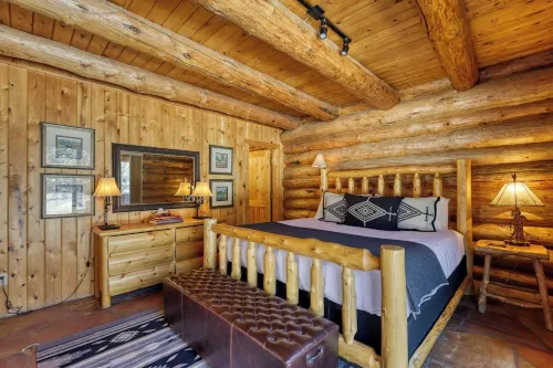 Big Sky - BIG Cabin! Your Winter Dreamland! Stunning, Huge Home on the Gallatin