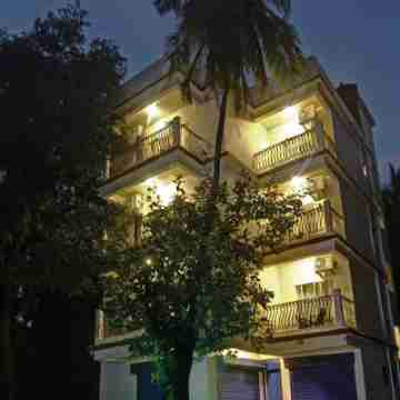 Blue Door Hotel Exterior