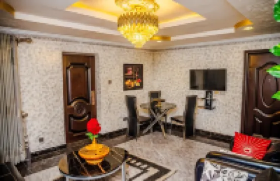 託比皇家套房酒店