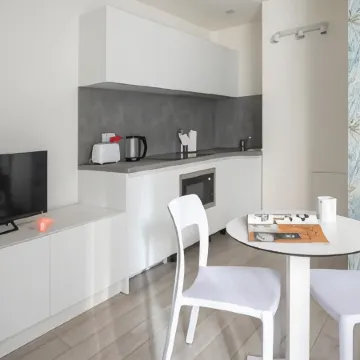 Italianway - the B Village Business Отели рядом с достопримечательностью «Арка делла Паче»