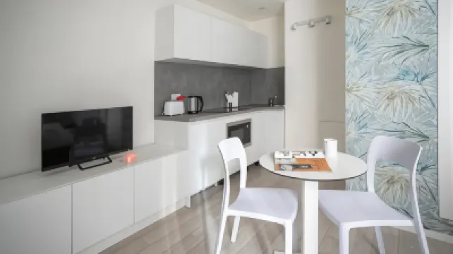 Italianway - the B Village Business Hotel a 