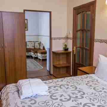 Molodezhnaya Hotel Rooms