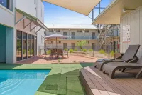 Stay at Alice Springs Hotel - parkir