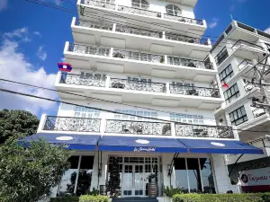 La Seine Hotel