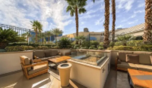 Premium Suite w/Balcony at the Signature