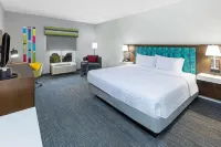 Hampton Inn & Suites Tulsa-Woodland Hills at 71st & Memorial