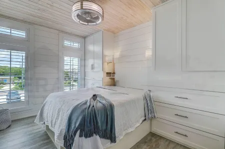 226 SF 2nd Floor Townhouse Отели рядом с достопримечательностью «Amelia Island Lighthouse»