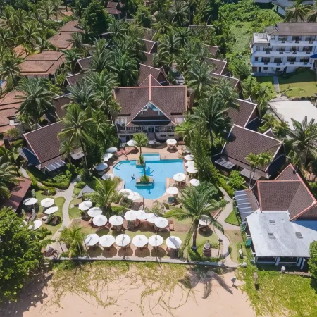 Khaolak Palm Beach Resort Отели рядом с достопримечательностью «Нангтонг-Бич»