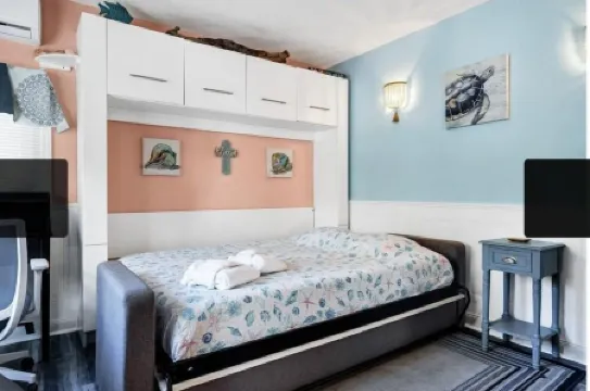 Charming Coastal Cottage Sleeps 4! Swimming, Fishing, Turtle Tours, Golf, Biking