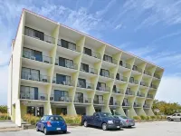 Sea Bay Hotel Hotels near Sixtyfirst Street Park