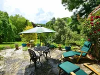 Sixpenny Cottage - balcony
