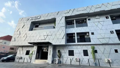 Fullbliss Hotel and Suites Hôtels à : 
