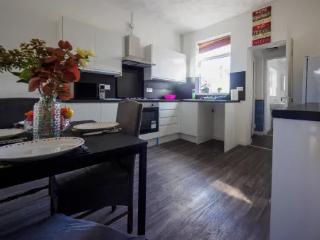 12 Cornwallis Lodge Family Room 1 Отели рядом с достопримечательностью «The Excel Academy»