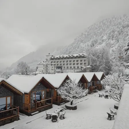 Winterfell the Stay, Unique River Front Resort