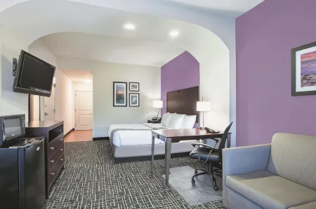 La Quinta Inn & Suites by Wyndham Fort Walton Beach Отели в г. Shalimar