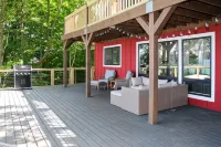 Bluff-Top Views and Hot Tub - Rustic Luxury Retreat