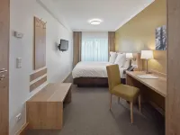City Hotel Hotels near Hollerich Train Station