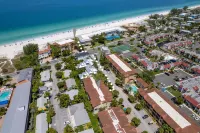 Screened Balcony and Beach Access - Gorgeous Tropical Retreat Hotels in Bradenton Beach