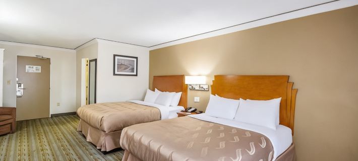 Quality Inn & Suites Kansas City - Independence I-70 East Hotels in Blue Township