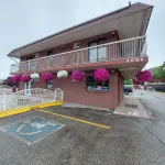 Canadas Best Value Inn and Suites Vernon - 2-Star