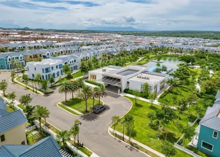 Holiday Villa Novaworld Phan Thiet Отели рядом с достопримечательностью «Dino Park Phan Thiet»